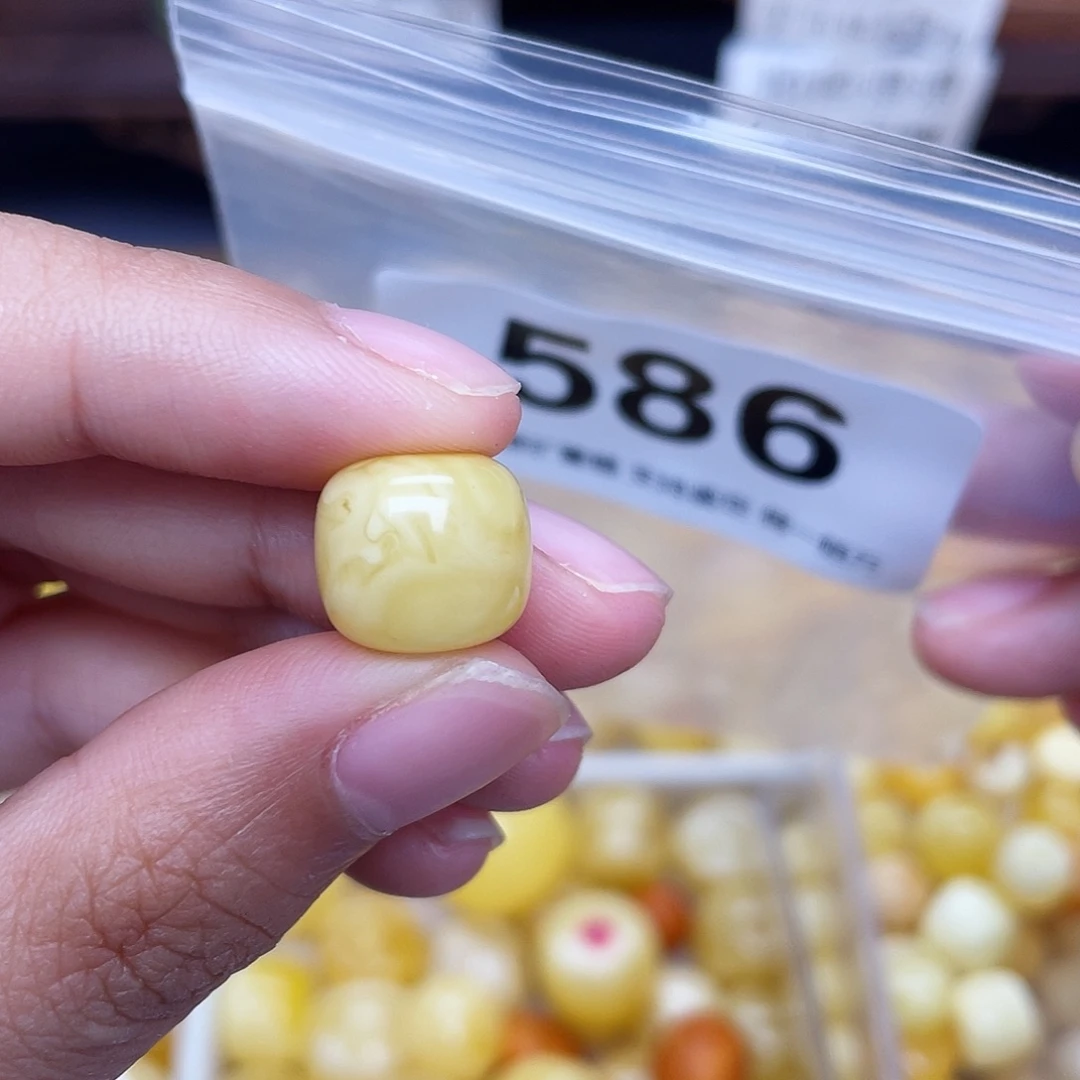 若***。蜜蜡未镶嵌珠宝奇石粉12.1
