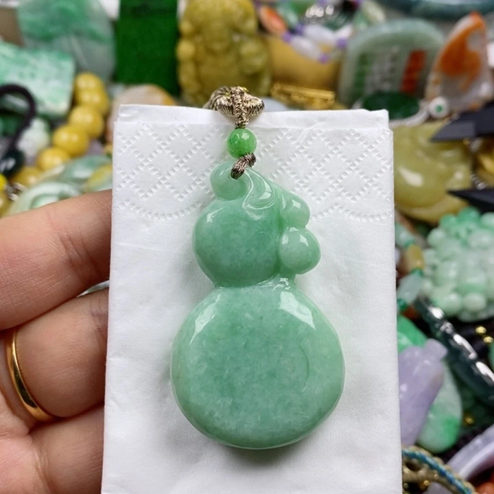 翡翠吊坠(赠链)未镶嵌