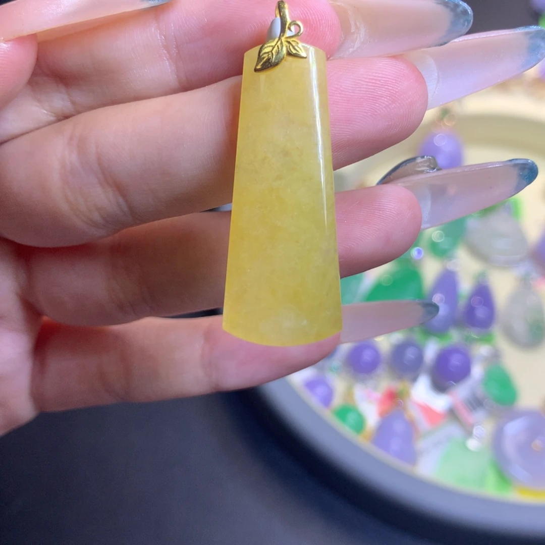 颈饰18K金镶嵌翡翠天然