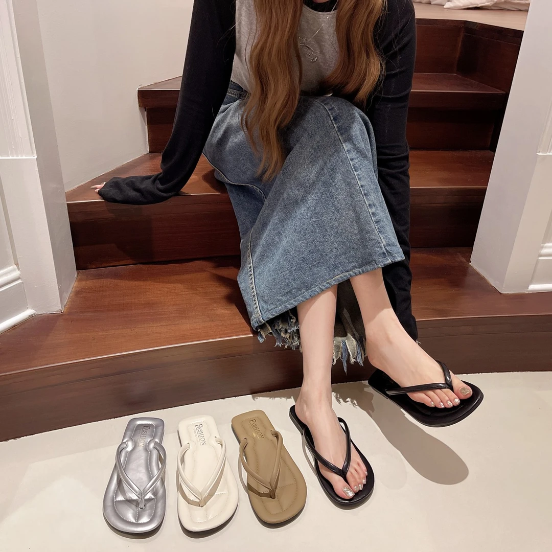 人字拖鞋女外穿高级感2025夏季新款网红沙滩平底防滑时尚夹趾凉拖