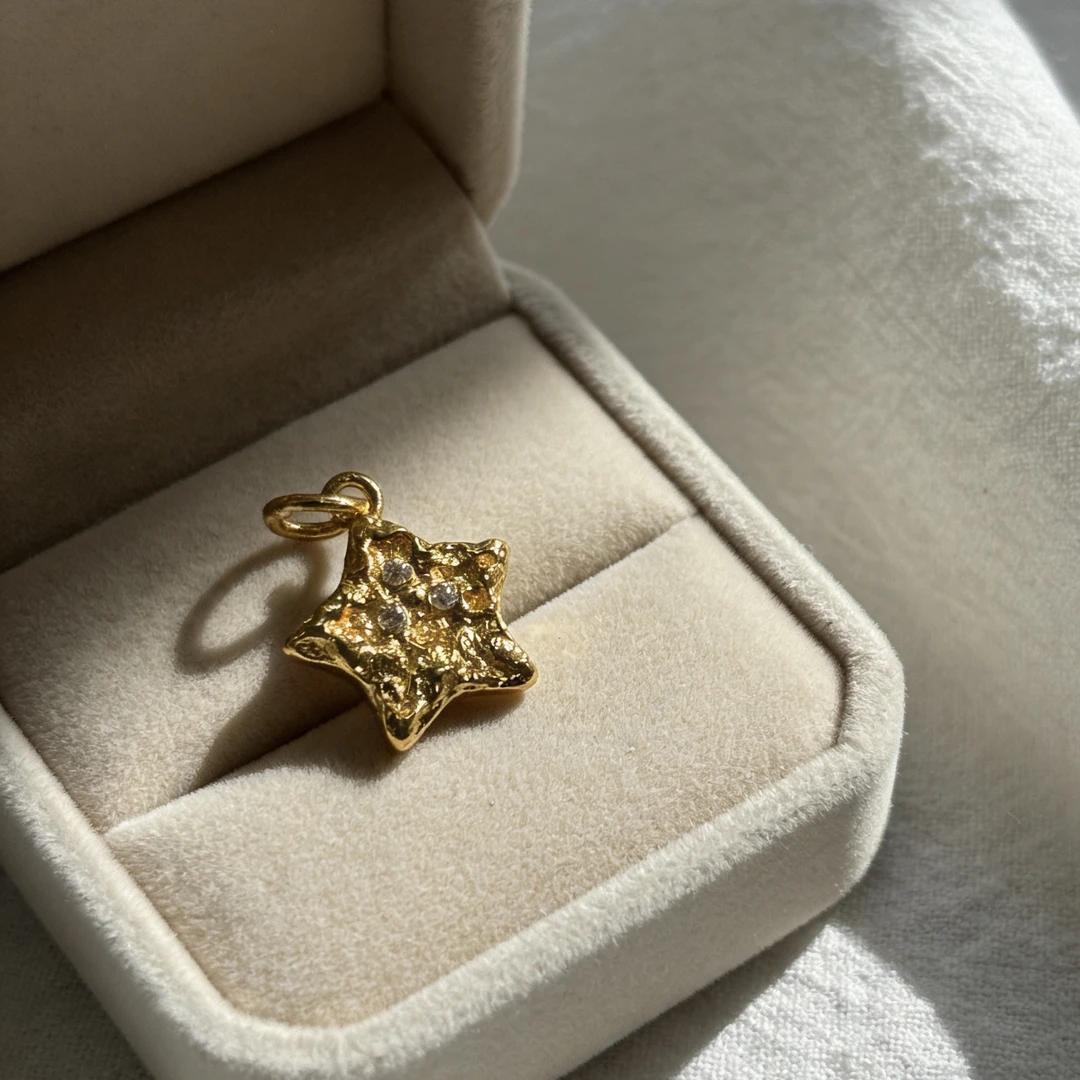 【越美丽】--V金意大利精工星星吊坠wys3606