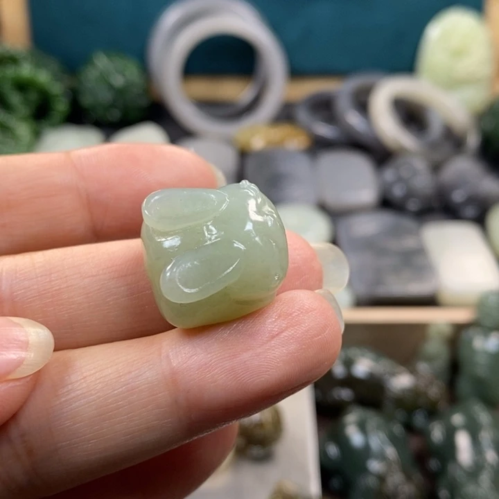 和田玉颈饰未镶嵌依**我