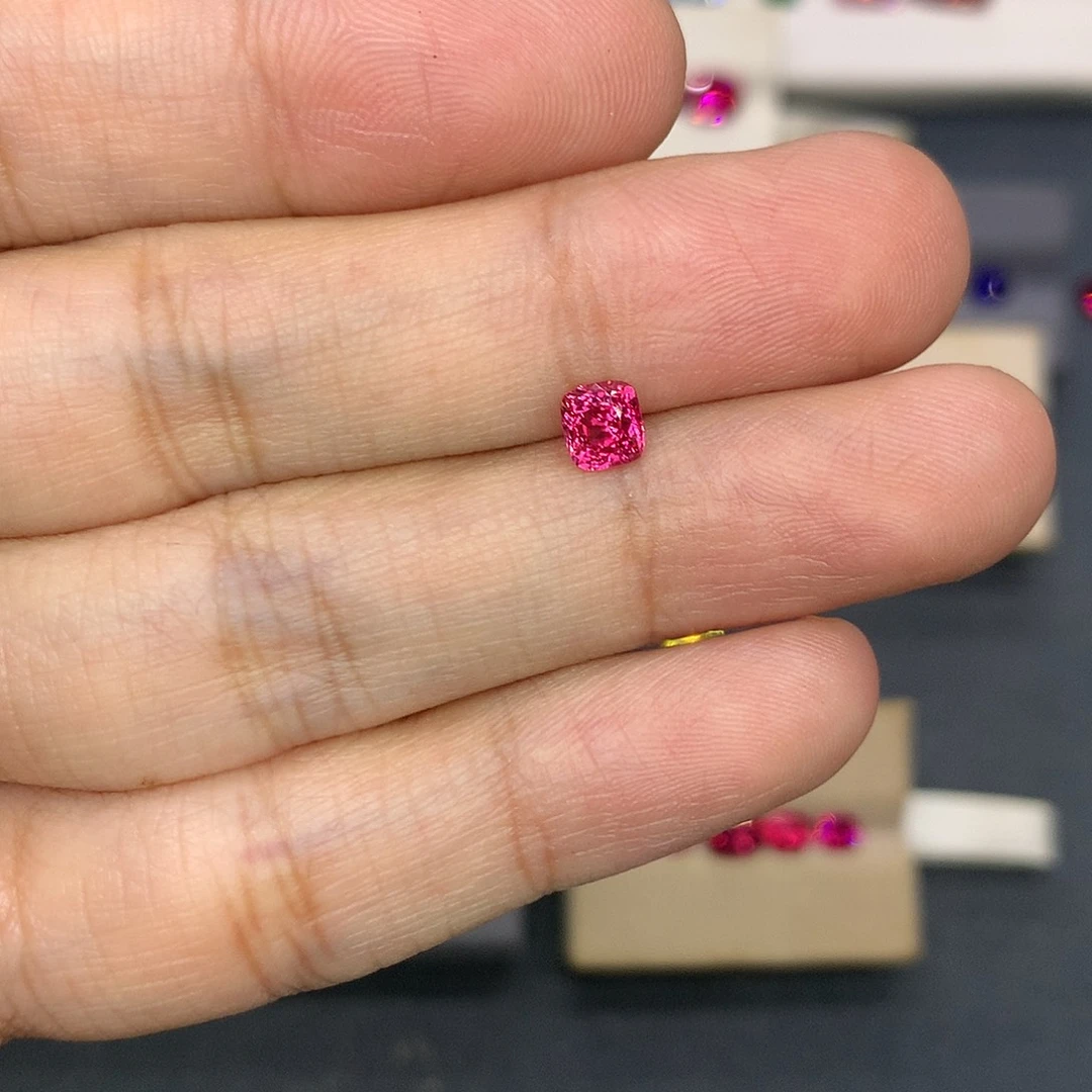 尖晶石裸石71分吉尔德大证曼辛绝地武士