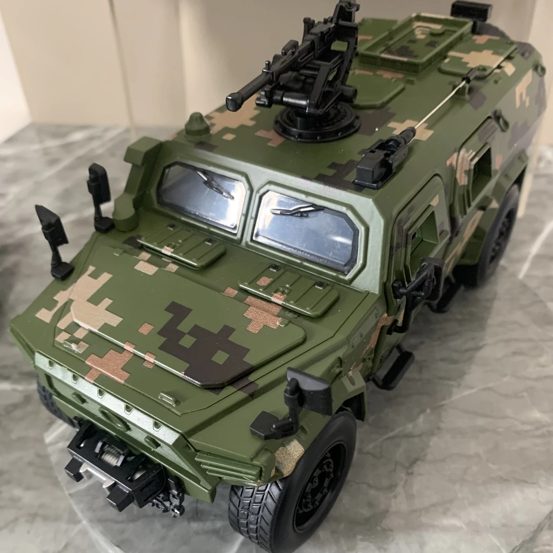大比例1:18迷彩【东风猛士】越野车装甲车合金汽车模型摆件送礼玩具