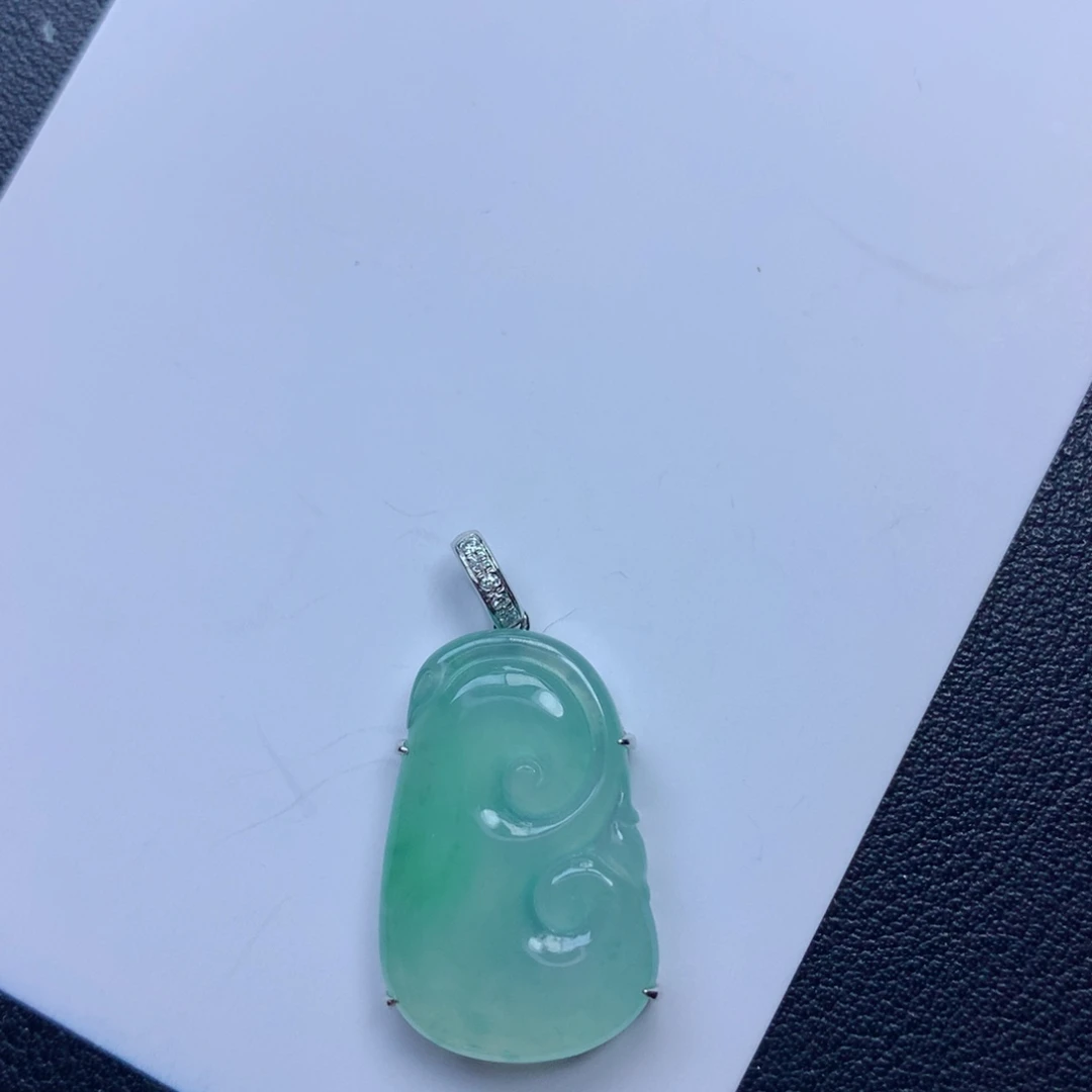 翡翠颈饰未镶嵌如意