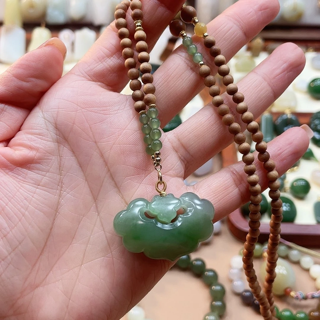 糖***子和田玉未镶嵌颈饰