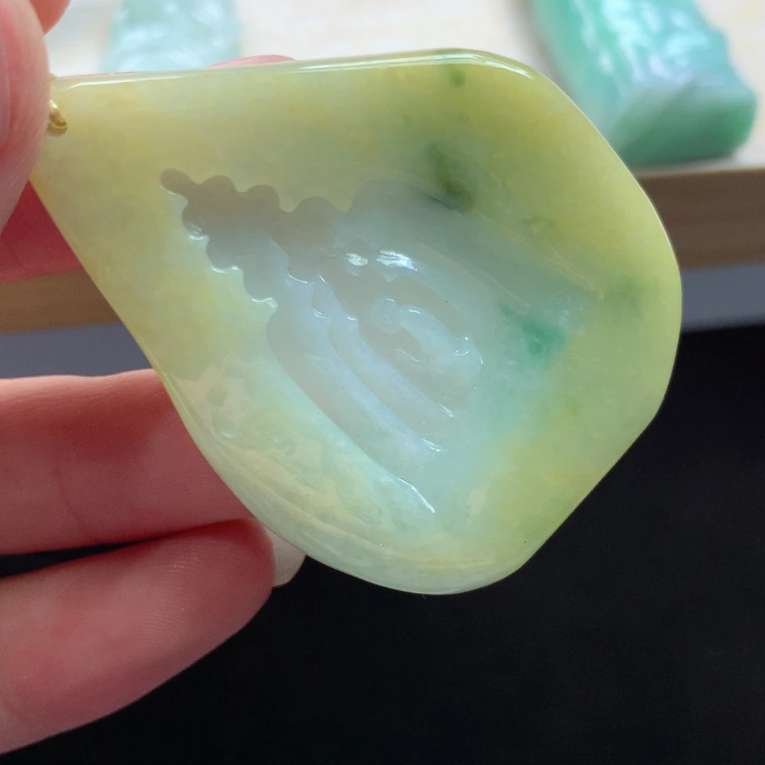 翡翠未镶嵌颈饰吊坠