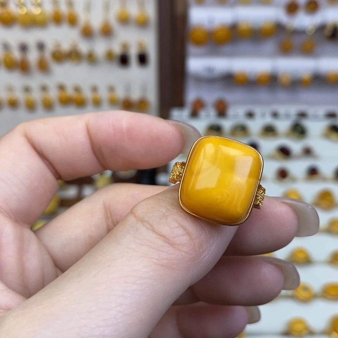 裸石琥珀未镶嵌成品