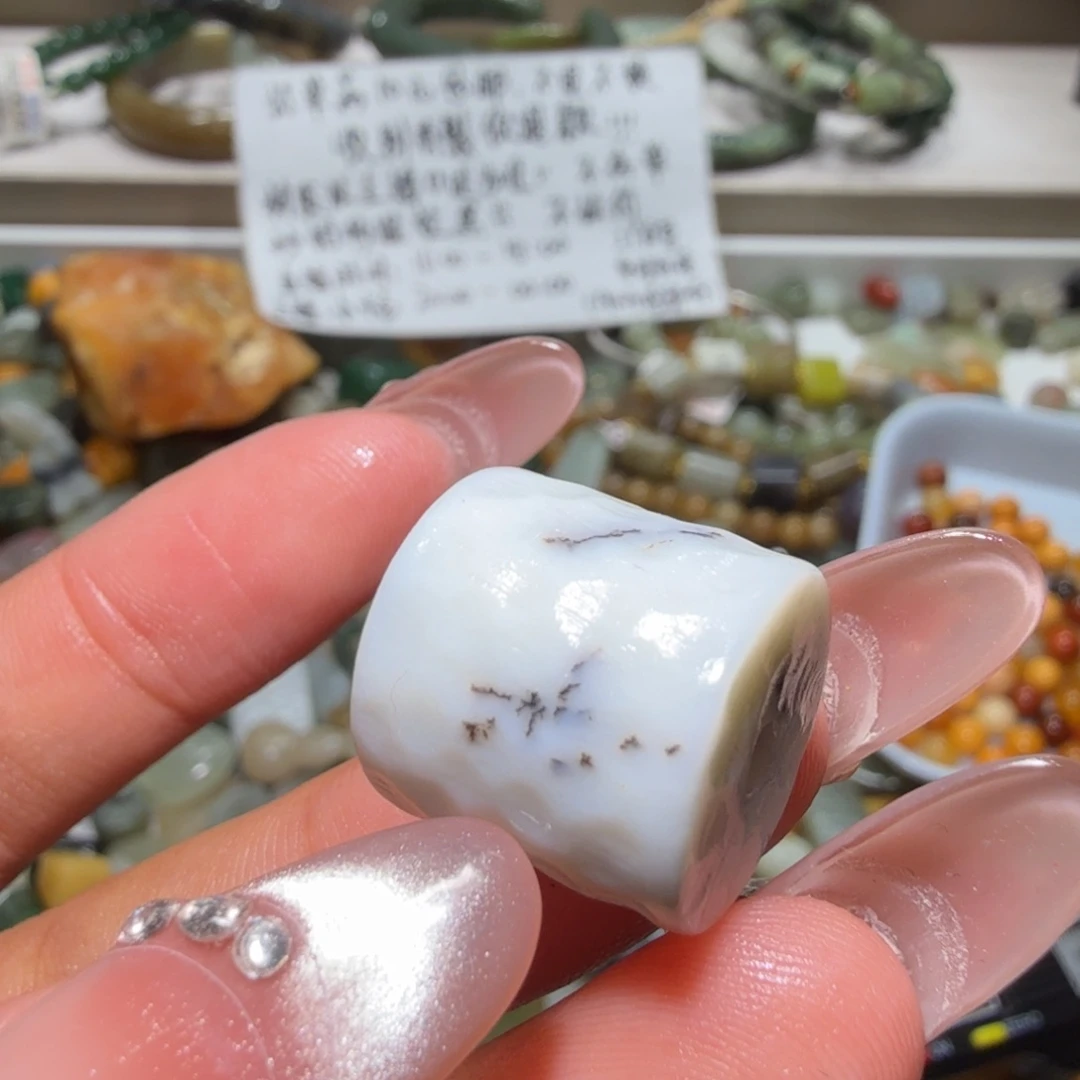 和田玉未镶嵌珠宝奇石