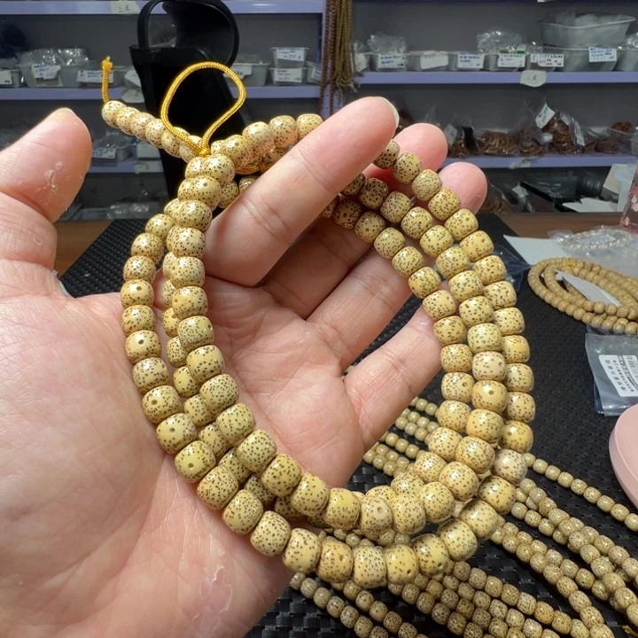 星月菩提手串鸡油黄9×8左右108颗