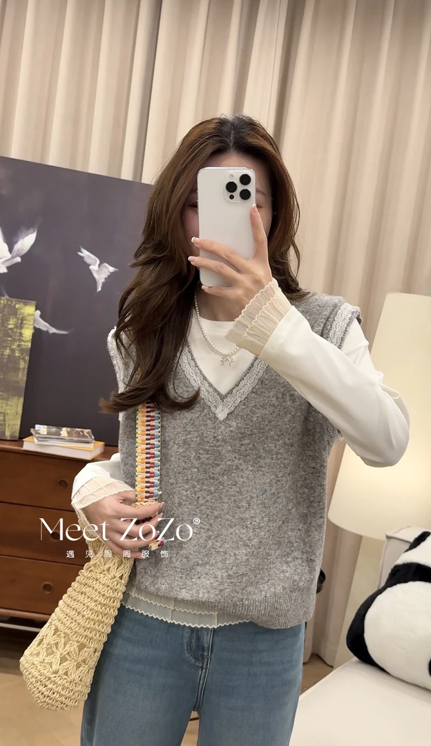 MEET ZOZO【周周】“浪漫织梦”25春季韩版蕾丝v领针织马甲女152141