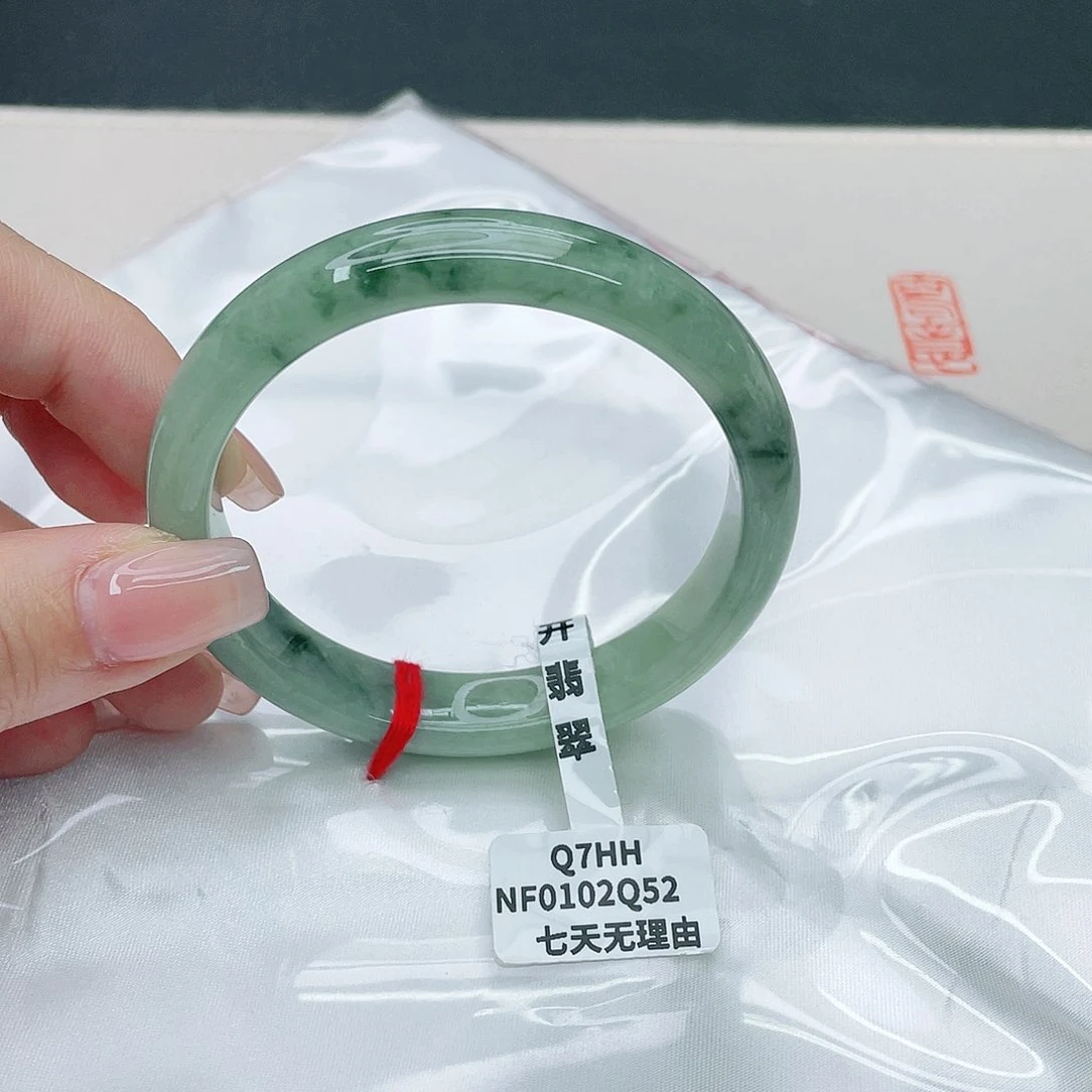 翡翠手镯未镶嵌正57