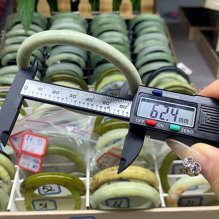 未镶嵌蛇纹石玉手镯67