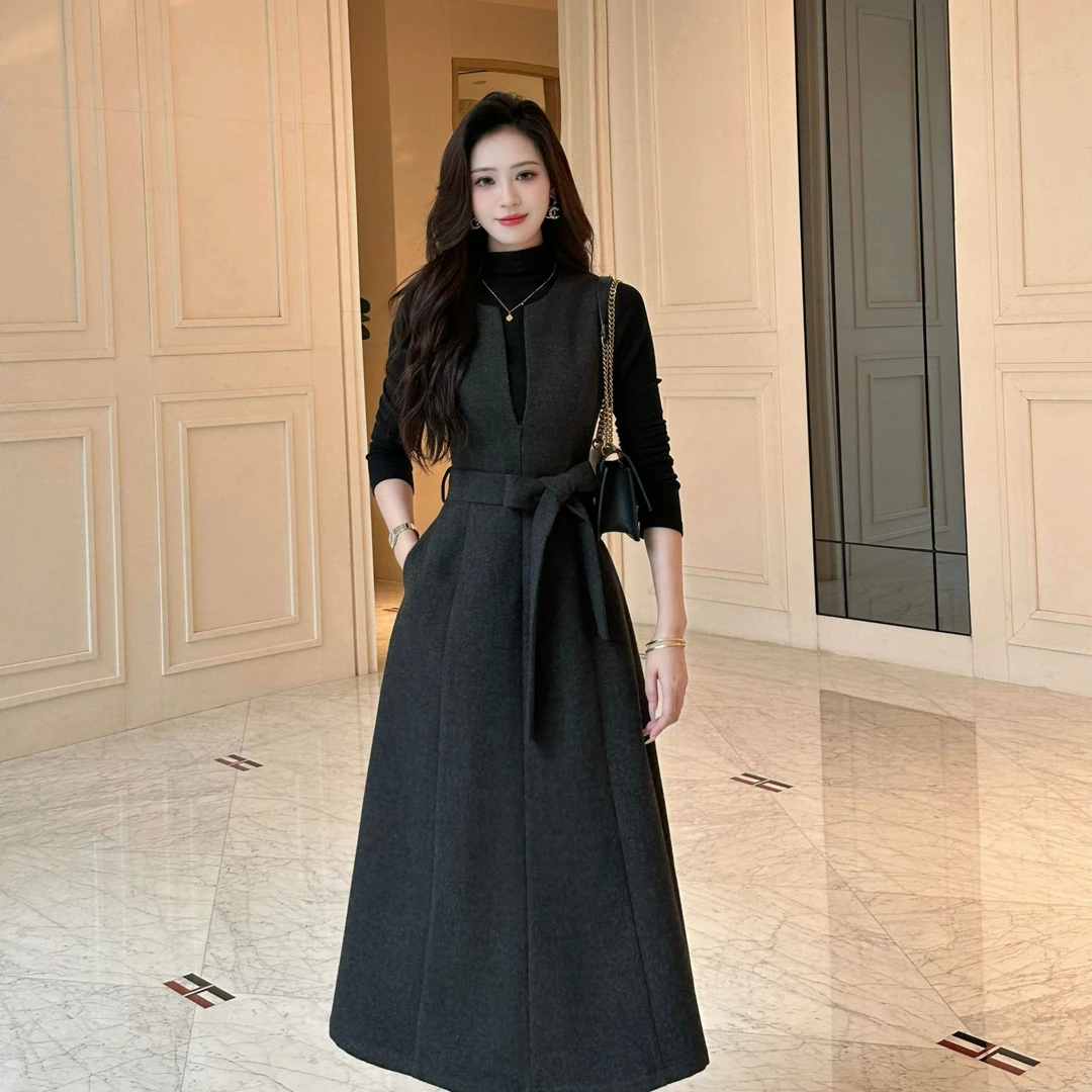 拉夏贝尔/25秋新设计师黑色时尚女士优雅打底衫+连衣裙 10687 LSC