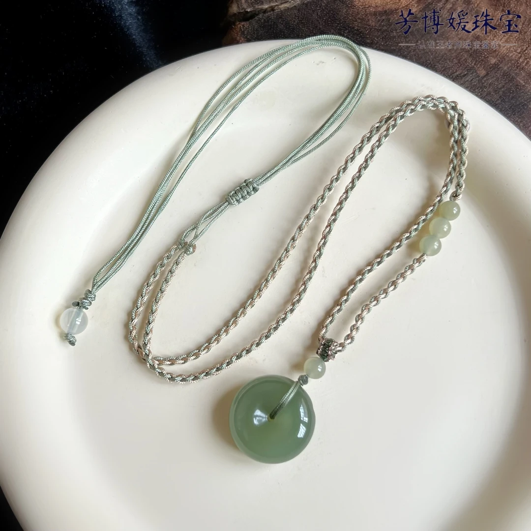 F043天然正宗和田玉冰底精美平安扣吊坠 时尚百搭 多样性发其一