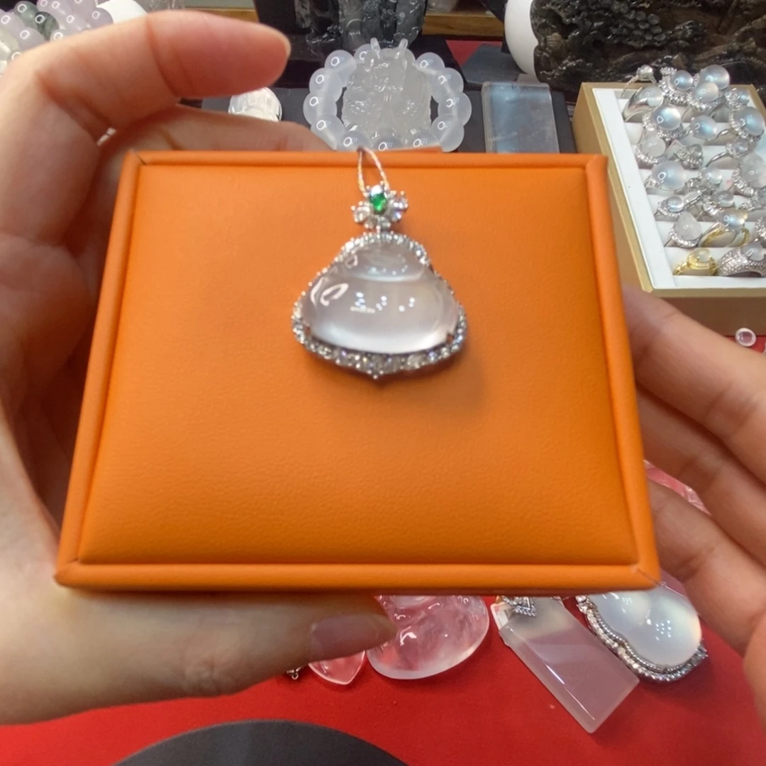 石英质玉合金吊坠