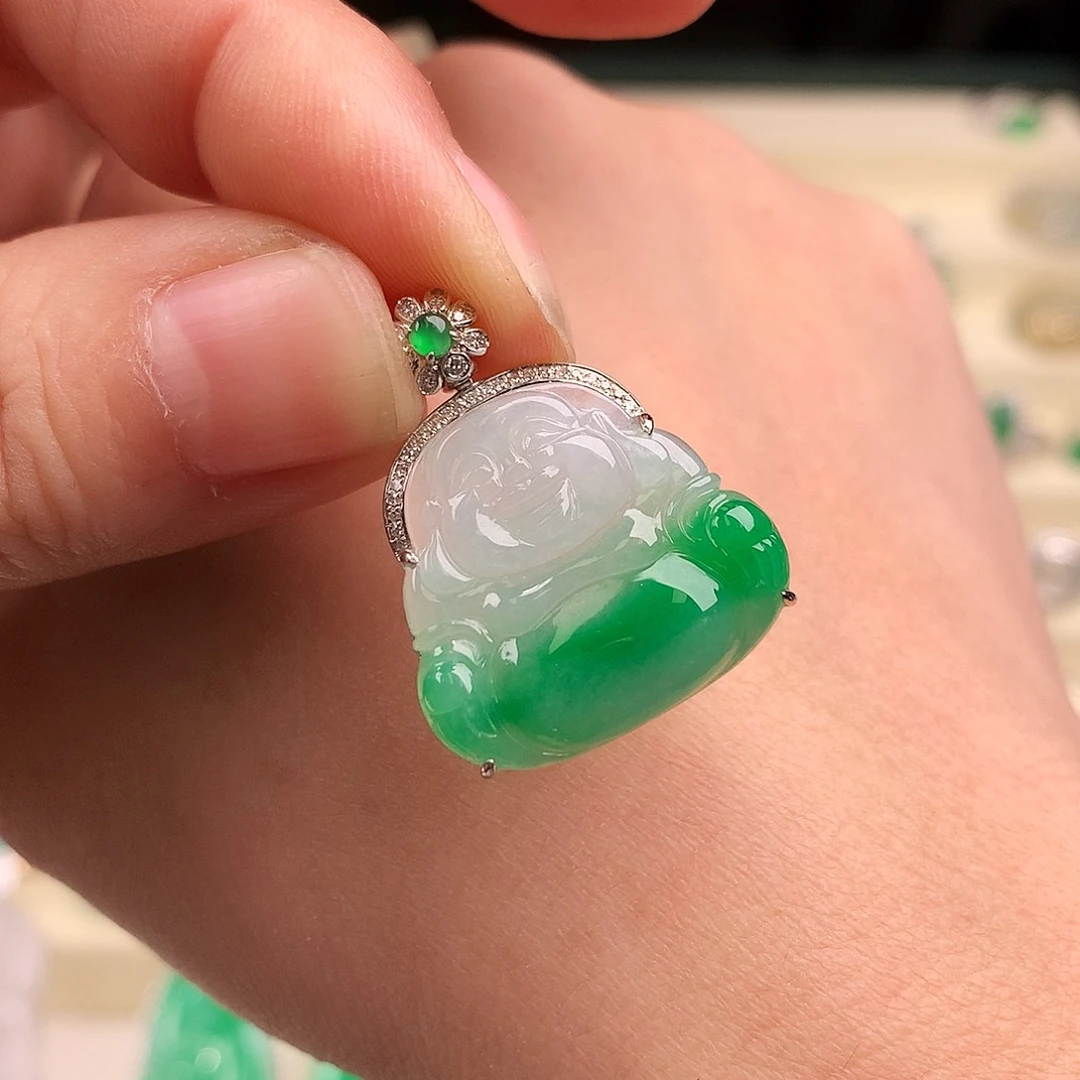 颈饰18K金镶嵌翡翠缅料