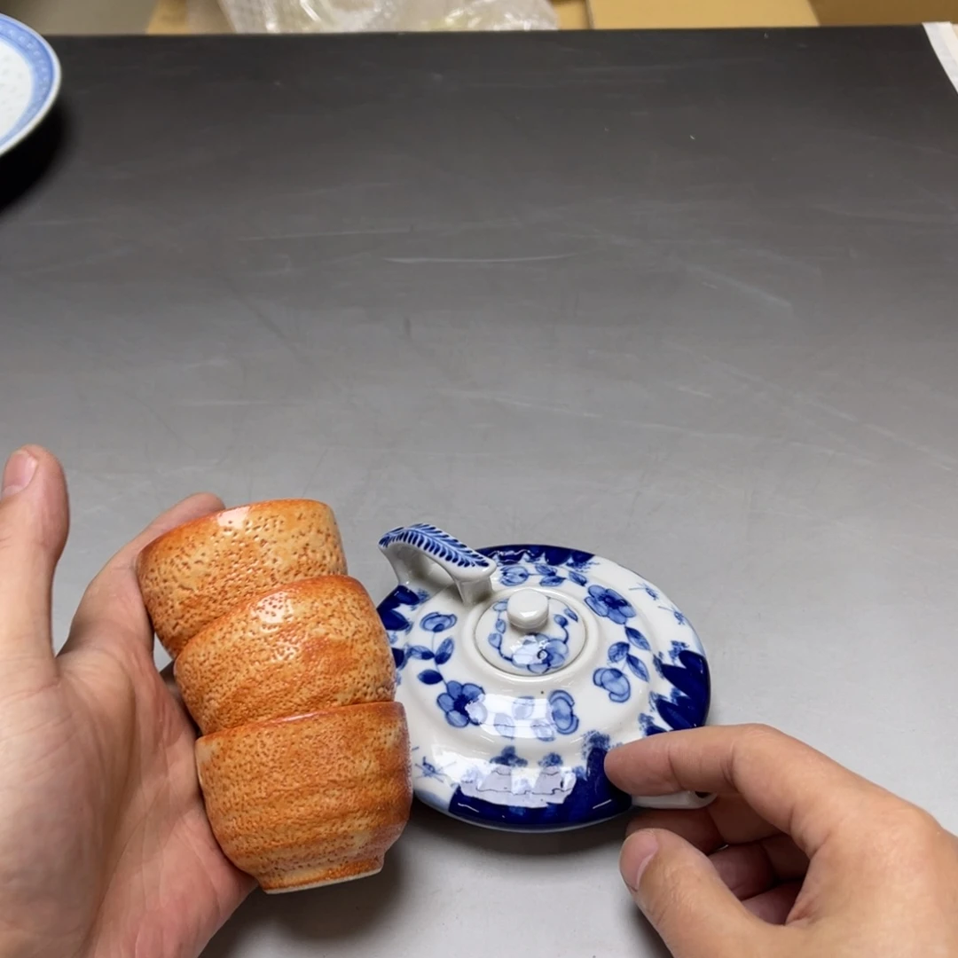 瓷片释*密密麻麻地排列着一个