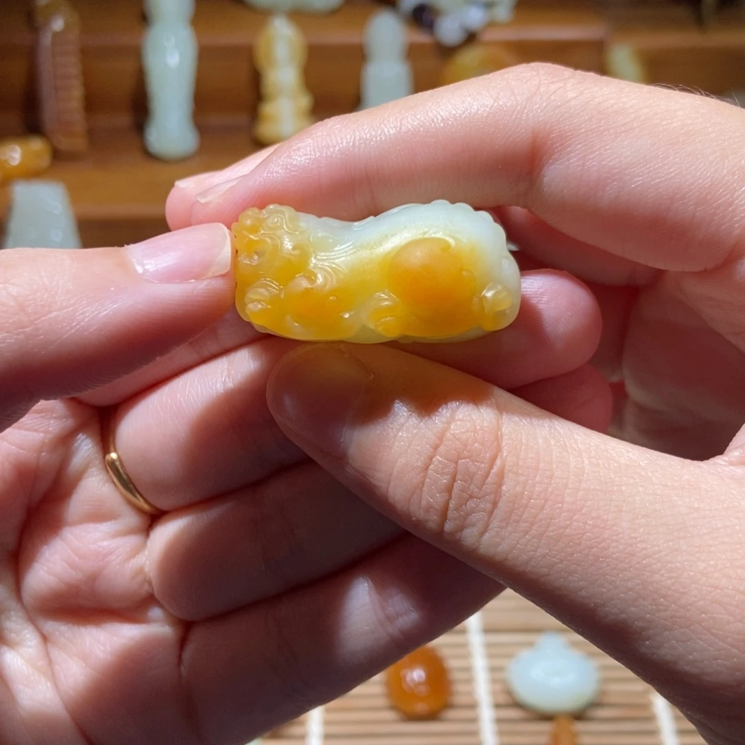 海***蓝颈饰未镶嵌和田玉