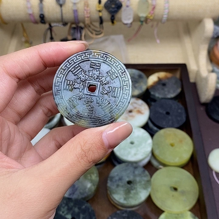 抖***抖蛇纹石玉未镶嵌颈饰