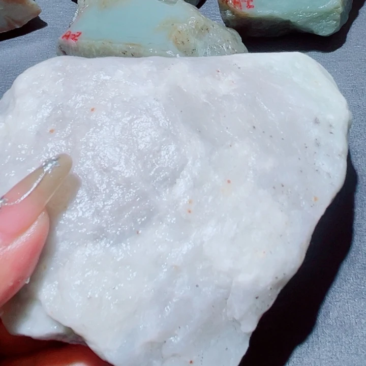 和田玉（糖玉）未镶嵌珠宝奇石