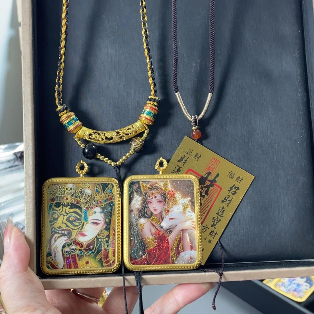 吊坠美丽的唐卡在这里结缘