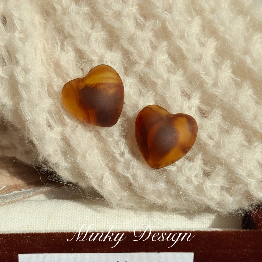 铜合金耳饰 「糖心板栗」美拉德棕色爱心耳钉蚊香盘耳夹无耳洞耳饰