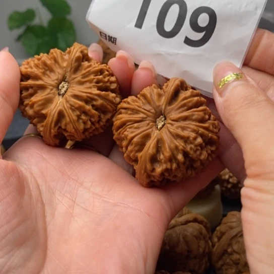 和***君文玩核桃吊坠48南疆石109