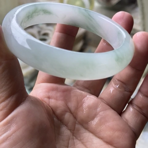 秀***^石英质玉（金丝玉）未镶嵌手镯