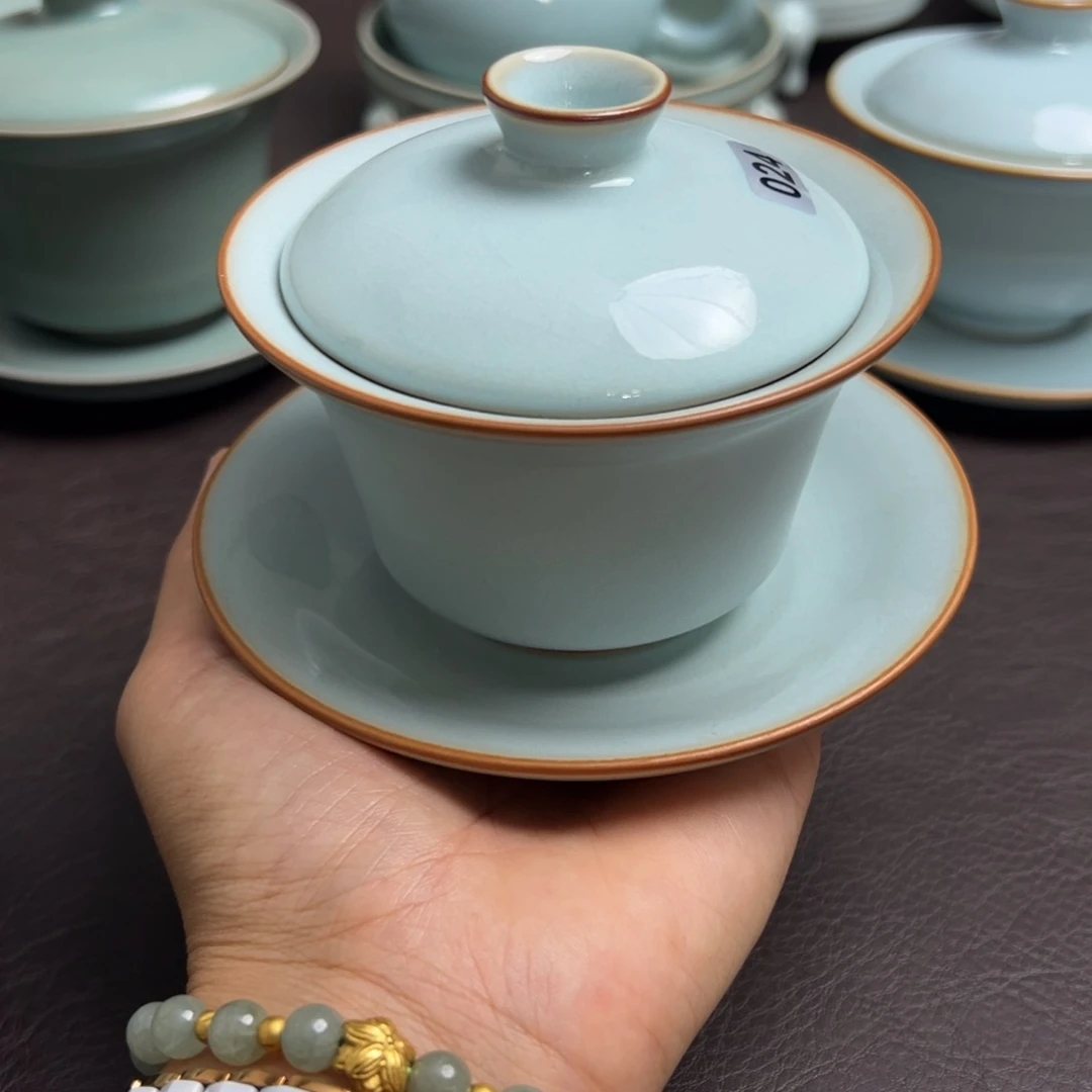 天青色马蹄盖碗微瑕