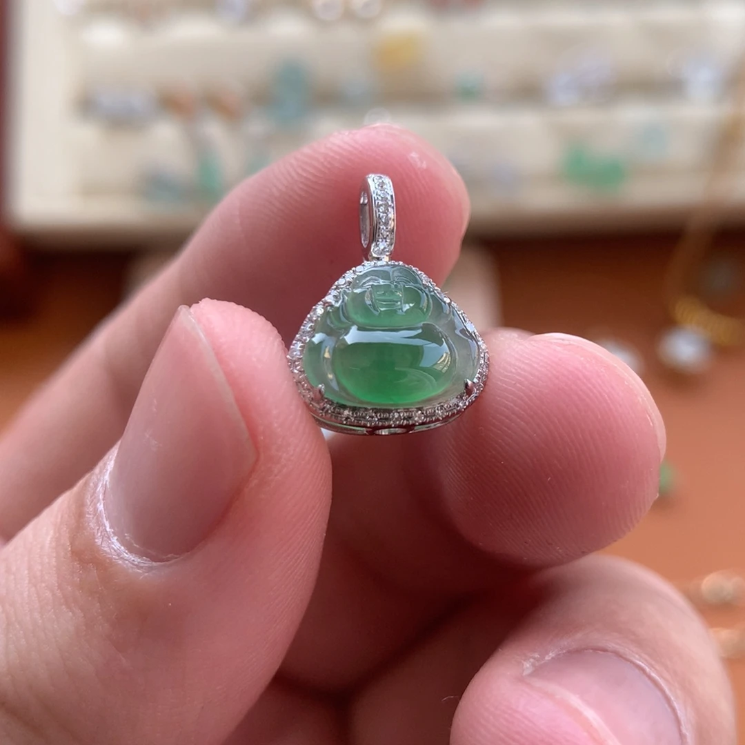 翡翠18K金镶嵌颈饰佛公吊坠