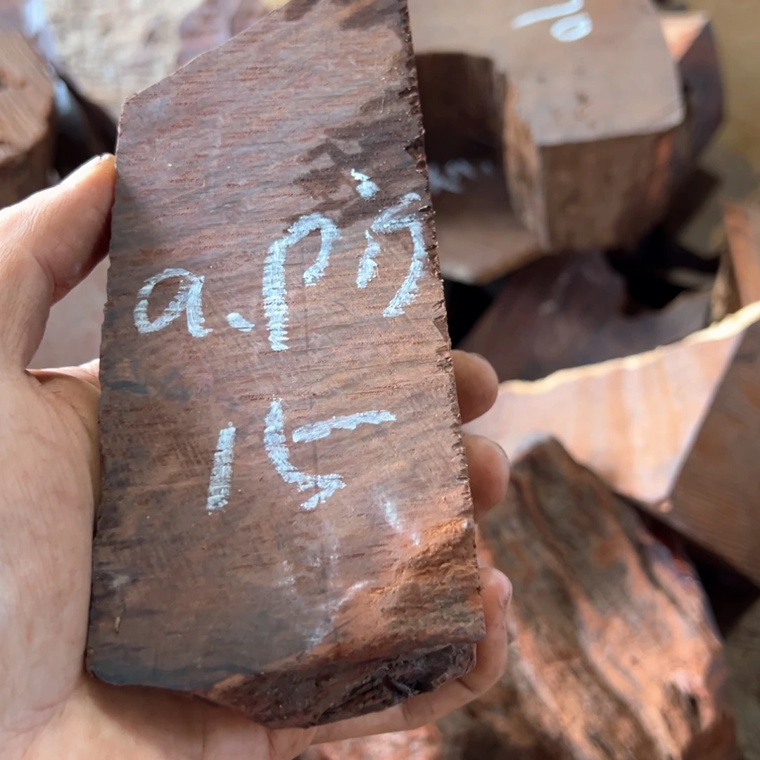 交趾黄檀（大红酸枝）a****y