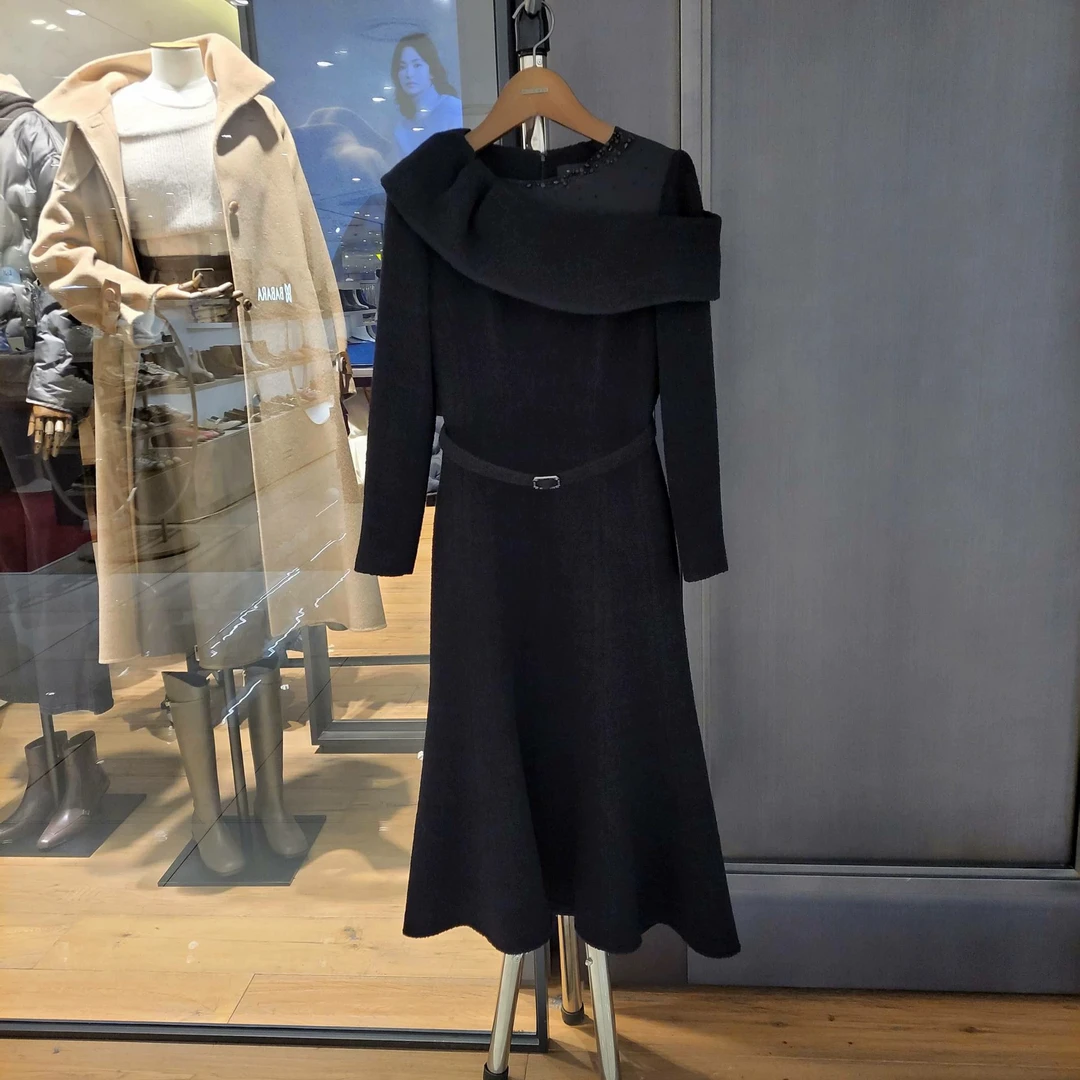 锦光漫淑｜羊毛重工钉珠收腰显瘦气质一字肩长袖连衣裙黑色女秋冬