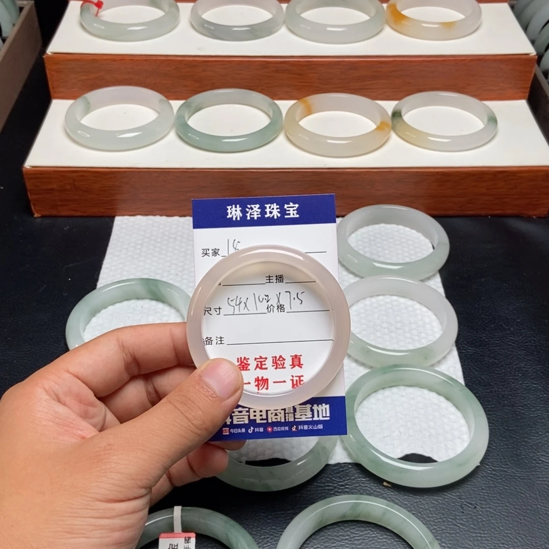 小***儿未镶嵌手镯石英质玉15