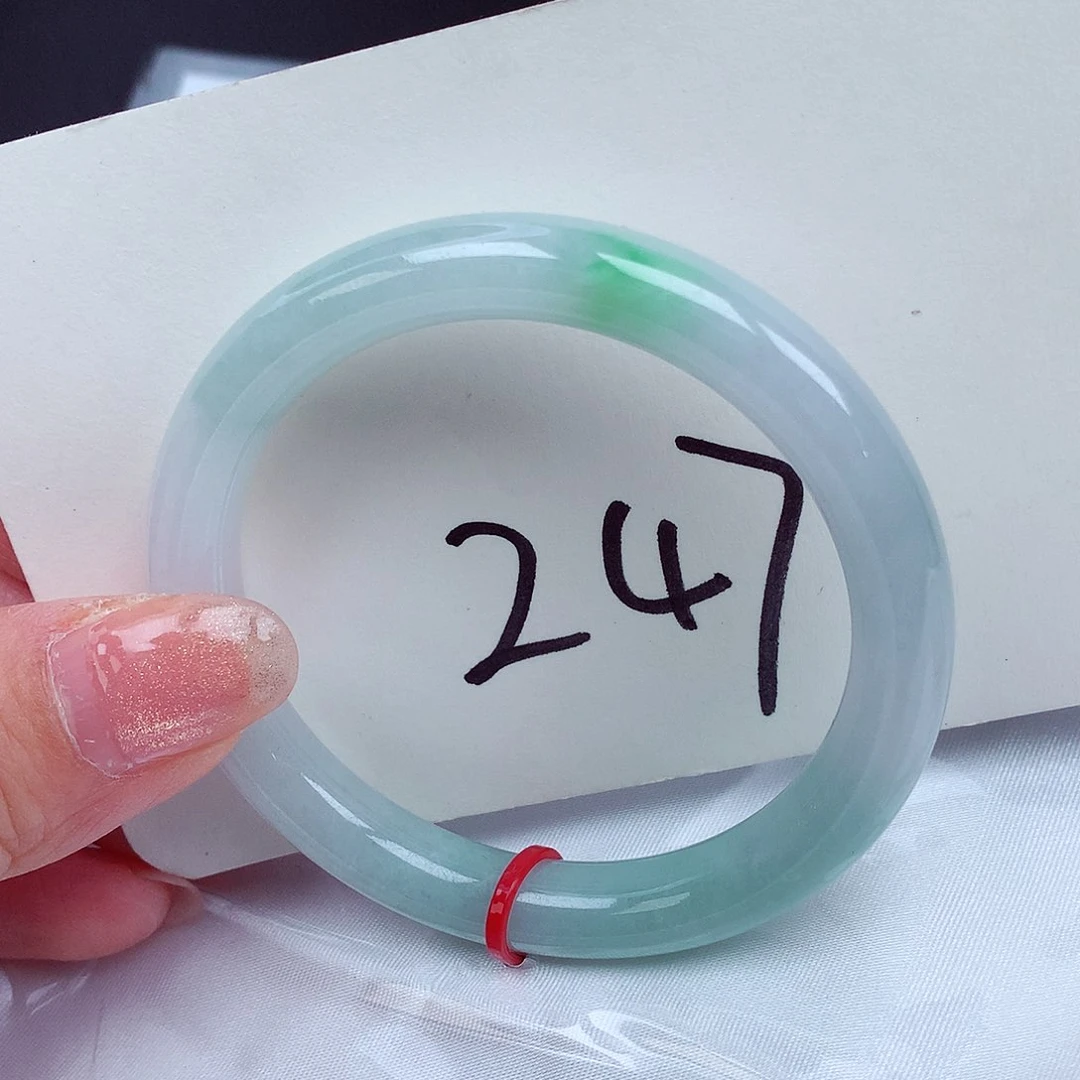 翡翠手镯未镶嵌翡翠