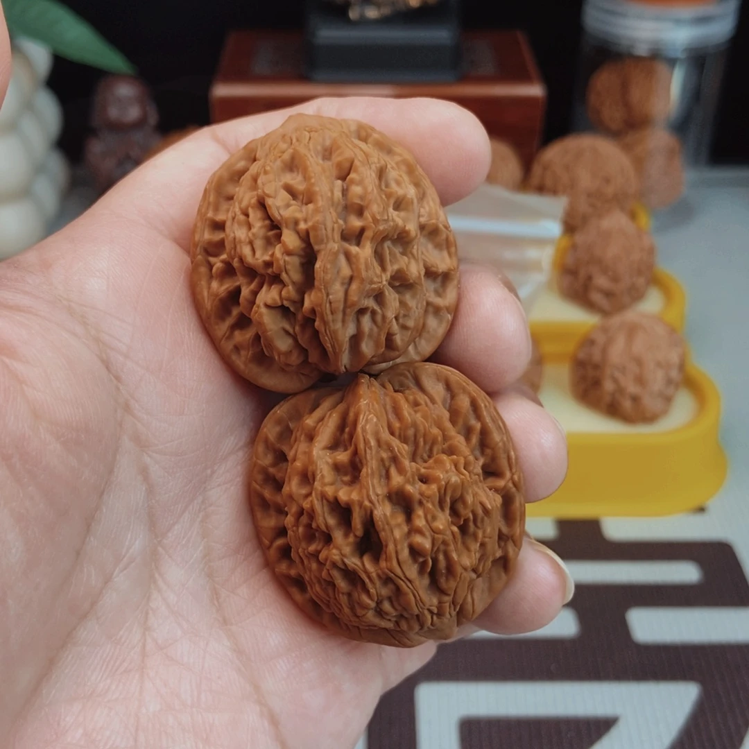 福利虎头核桃手把件！