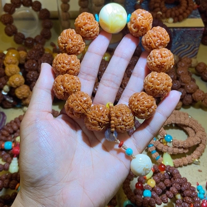 金刚菩提吊坠225半玉化白肉包