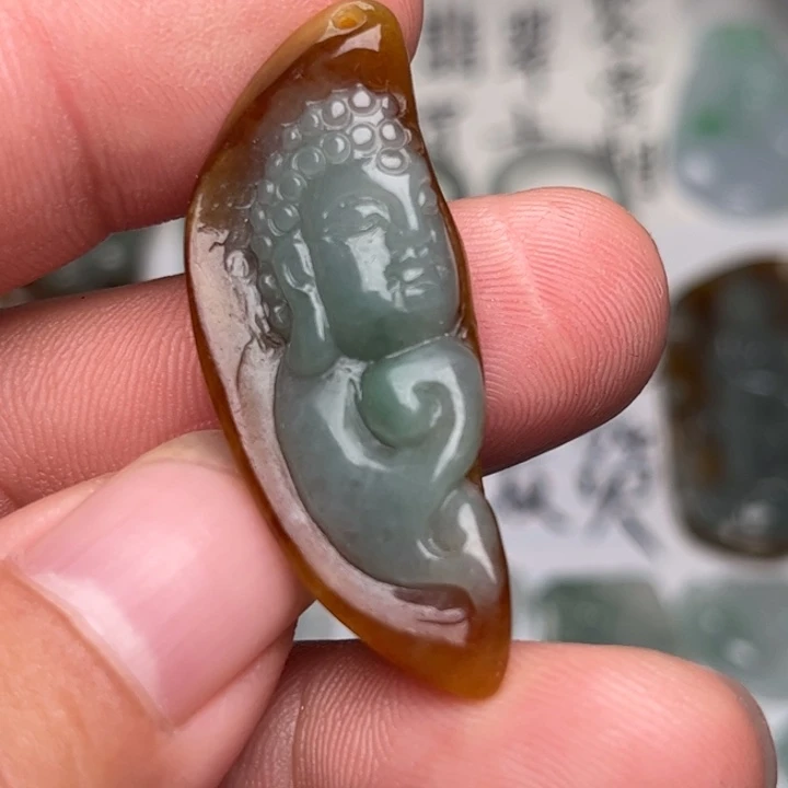 翡翠未镶嵌颈饰佛头