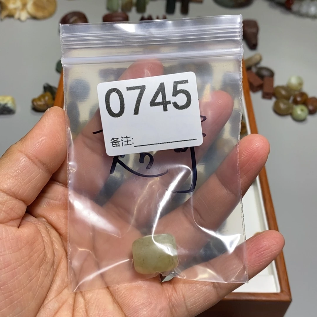 颈饰未镶嵌透闪石质玉超*