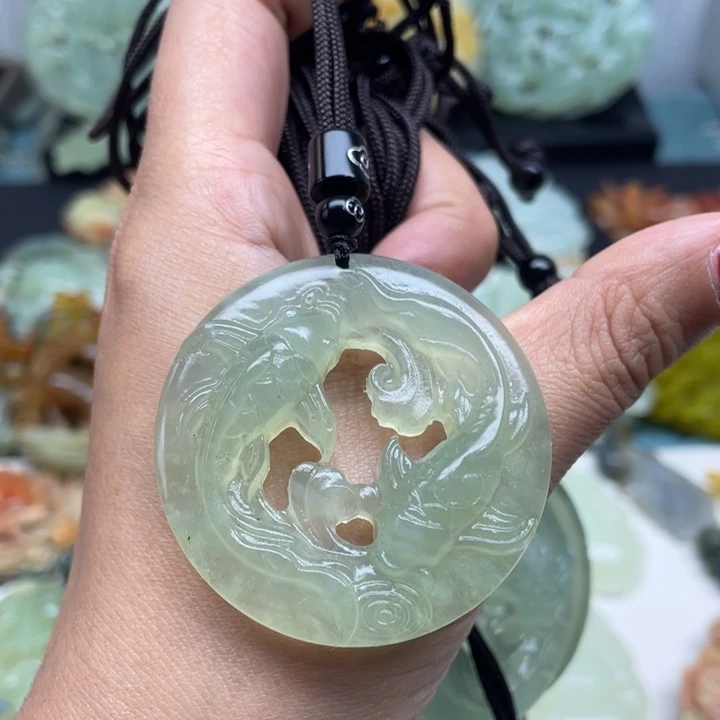 蛇纹石玉未镶嵌颈饰