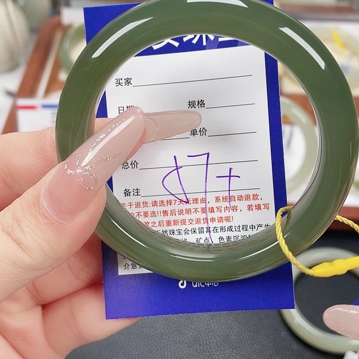 和田玉未镶嵌手镯