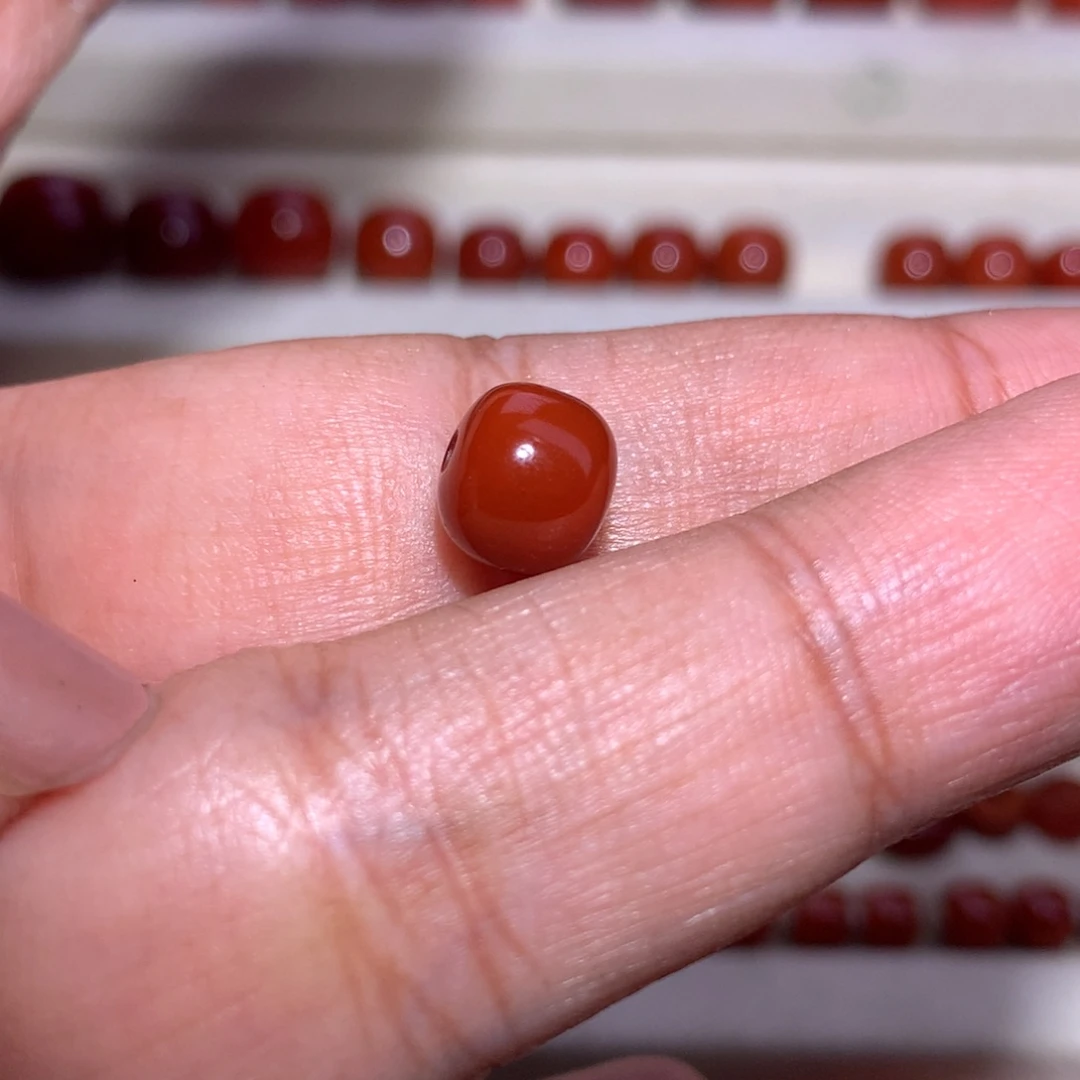 南红玛瑙未镶嵌老型8×7满肉锦红 微微纹