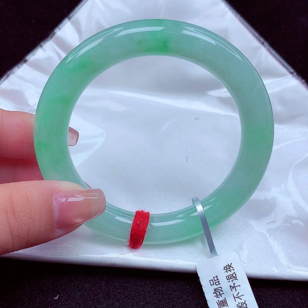 翡翠手镯未镶嵌天然缅甸