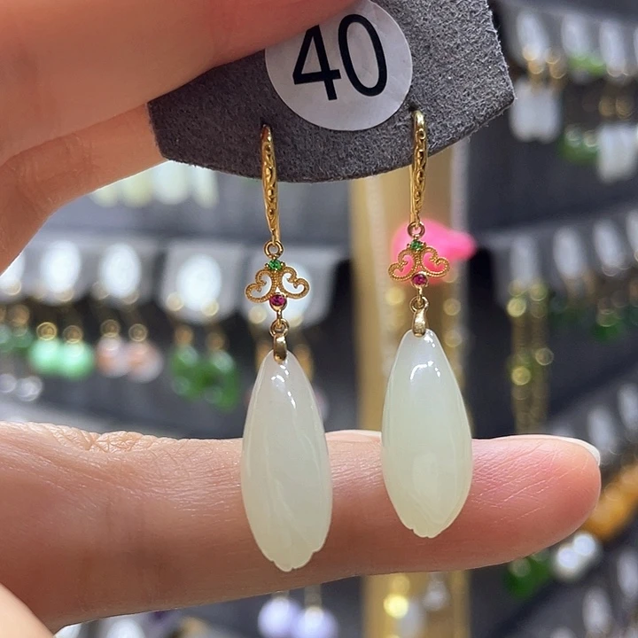 和田玉18K金镶嵌耳饰