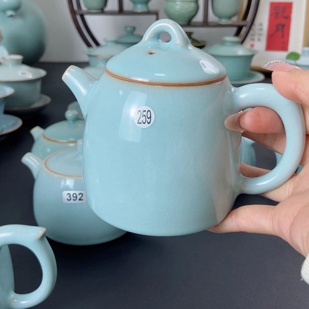 长****伟一级品天青釉秦权壶