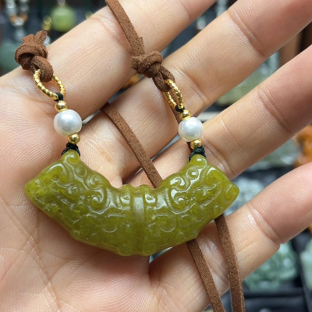 蛇纹石玉未镶嵌颈饰