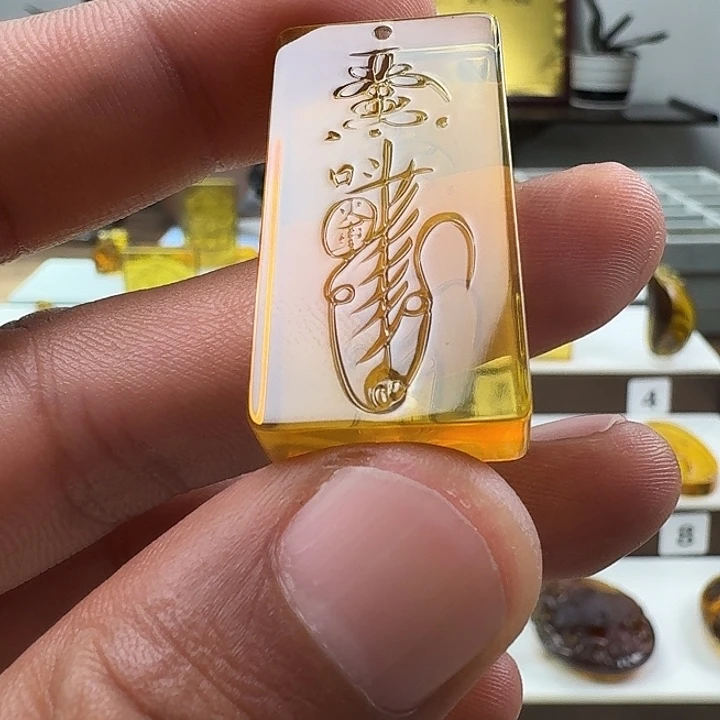 琥珀未镶嵌颈饰王灵官