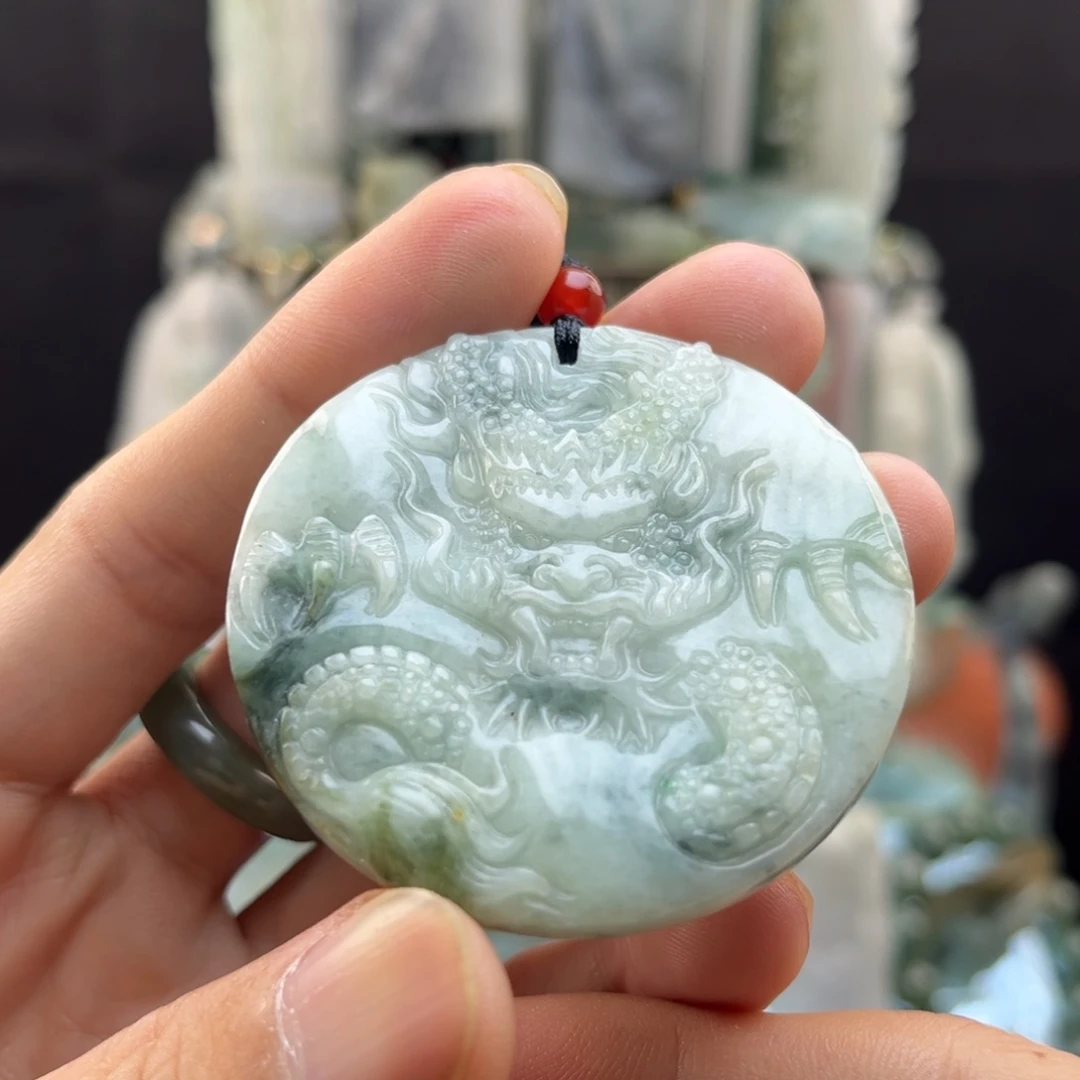 翡翠未镶嵌颈饰龙牌