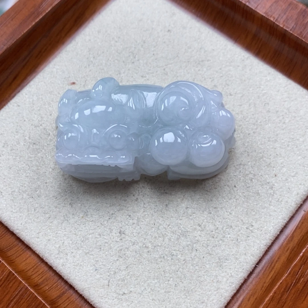 幸***。翡翠未镶嵌颈饰霸王貔貅