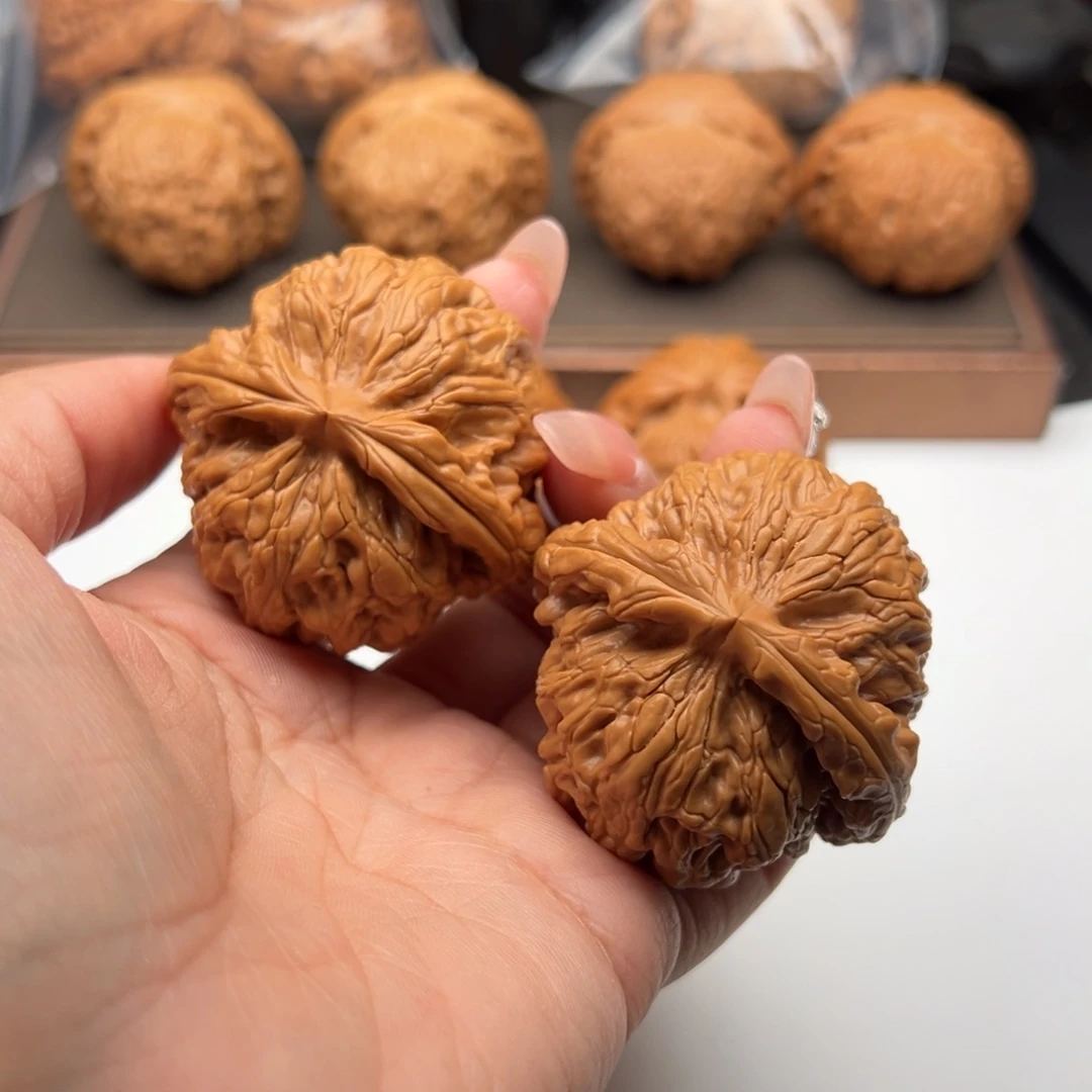 文玩核桃把件红锦鲤47